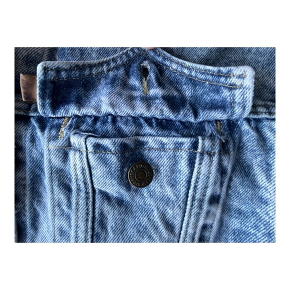 Vintage Levi’s StoneWashed Denim Trucker Jacket, Youth Medium 90s - Picture 4 of 10
